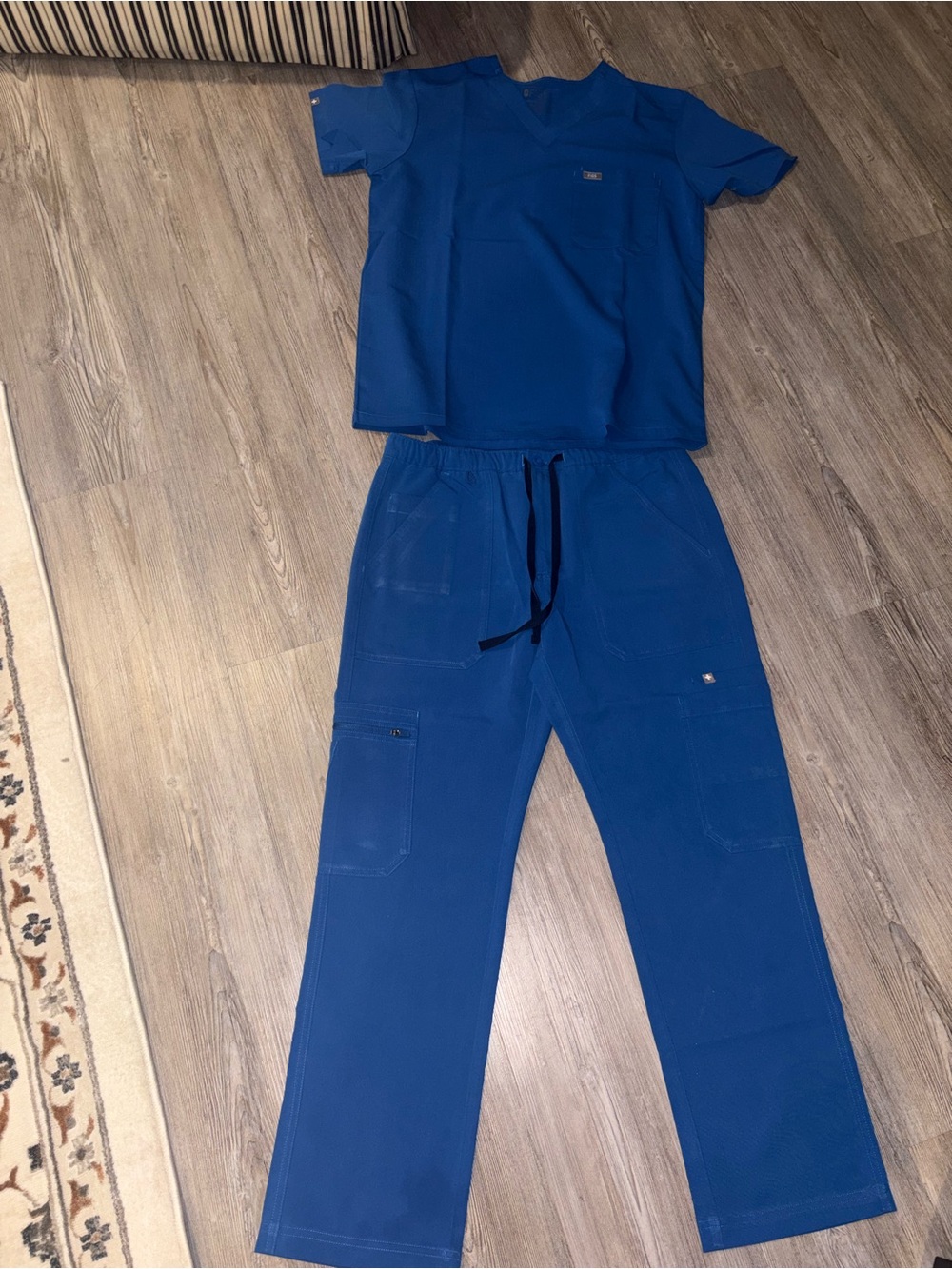 FIGS Royal Blue Men’s Scrub Pants & Top Set size small